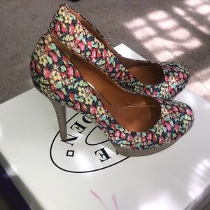 Jessica Simpson Floral Pumps
